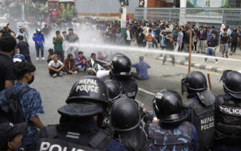 नेपाल हिंसा का भारत पर असर: बॉर्डर सील, मैत्री बस सेवा बंद, कारोबार ठप