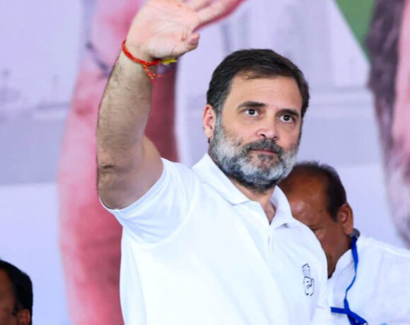 राहुल गांधी का रायबरेली दौरा: ‘वोट चोर, गद्दी छोड़’ नारे से साधा निशाना, कार्यकर्ताओं में दिखा उत्साह