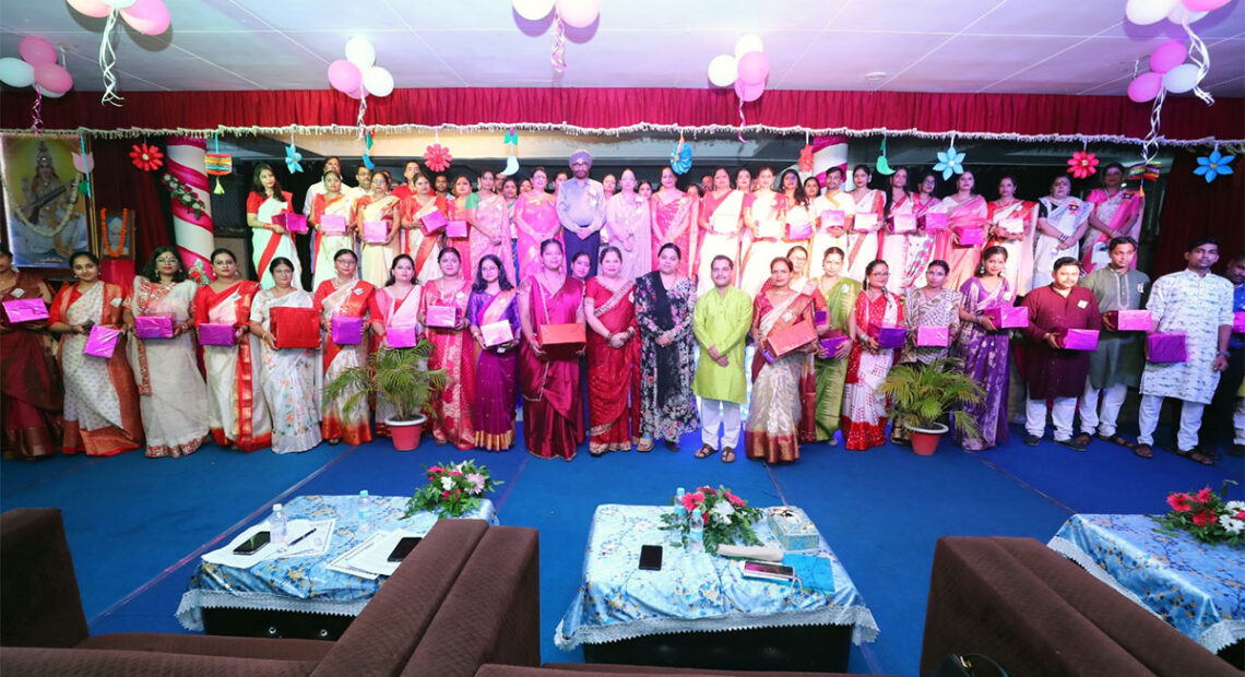 शिक्षक दिवस 2025: अवध कॉलेजिएट में धूमधाम से हुआ आयोजन, शिक्षकों को मिला विशेष सम्मान
