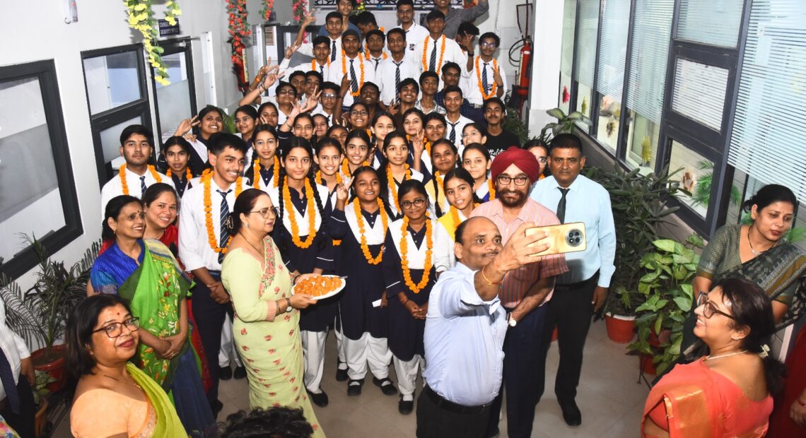 CBSE 10वीं में अवध कॉलेजिएट का शानदार प्रदर्शन, 100% रिजल्ट के साथ रचा इतिहास