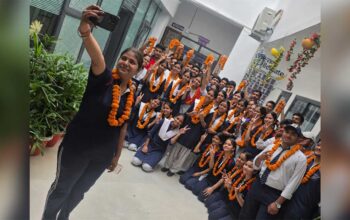 CBSE 12वीं में Awadh Collegiate का शानदार प्रदर्शन, उन्नति पटेल ने हासिल किए 97.8% अंक