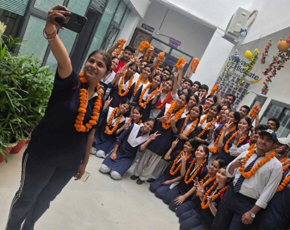CBSE 12वीं में Awadh Collegiate का शानदार प्रदर्शन, उन्नति पटेल ने हासिल किए 97.8% अंक