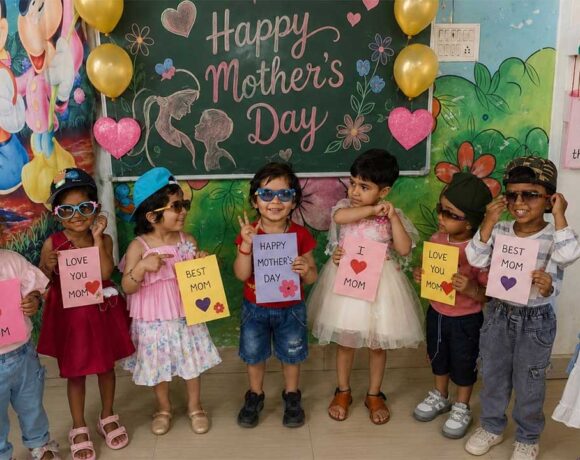 अवध कॉलेजिएट में मदर्स डे पर भावुक आयोजन: बच्चों ने माताओं के चरण धोकर लिया आशीर्वाद