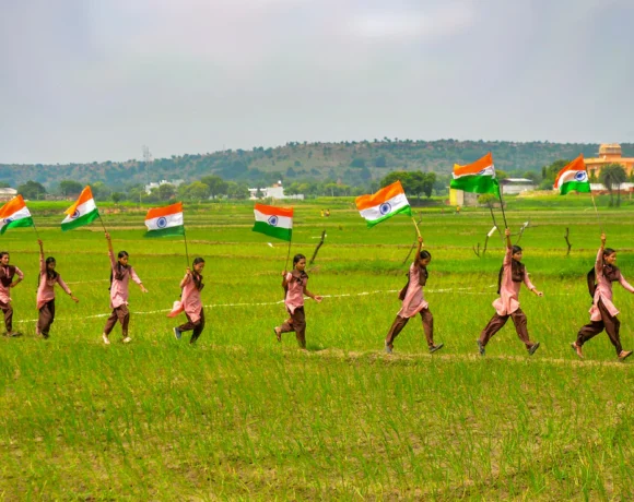 ये तिरंगा अभी और ऊँचा उठेगा